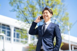 今さらと言い訳しない、今日が人生で最も若い日と行動する男性