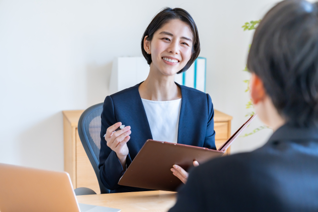 伝え方が上手くなって笑顔の女性