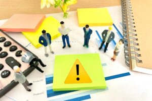 一人に向けず、全体に向けて話す場面