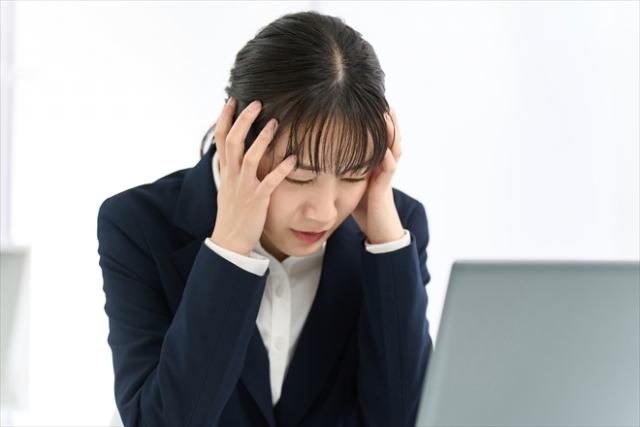 考えを整理できない女性