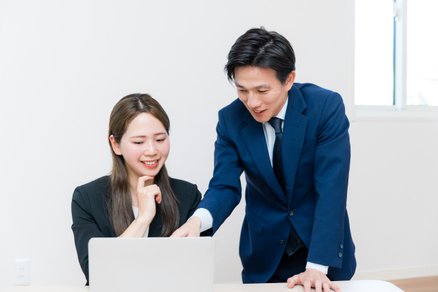 怒らないと決めた管理職が、部下の相談をその場で判断している
