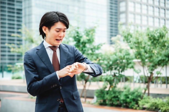トラブルで納期が遅れそうになる