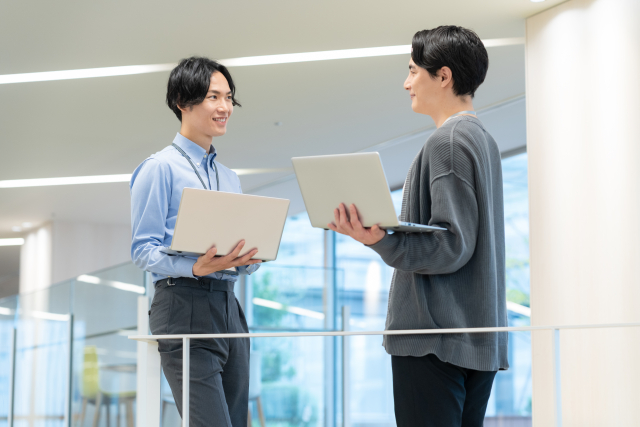 個別にケアしている男性