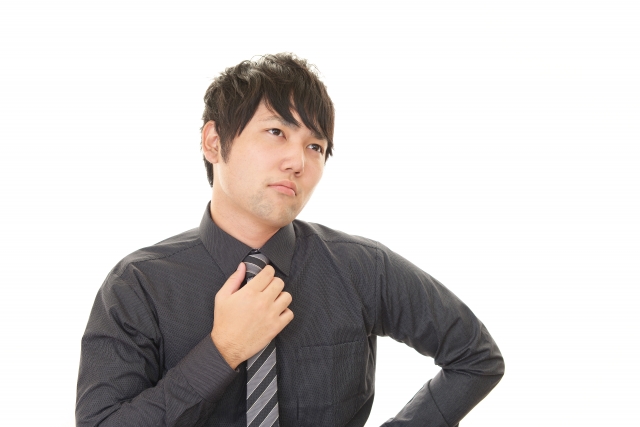 不機嫌でイライラする部下