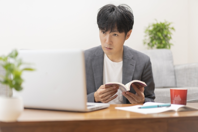 動画や本で学ぶ