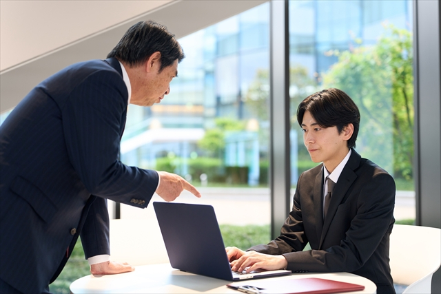 人のせいにするビジネスパーソン