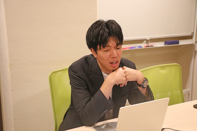 昇進が遅く焦る男性