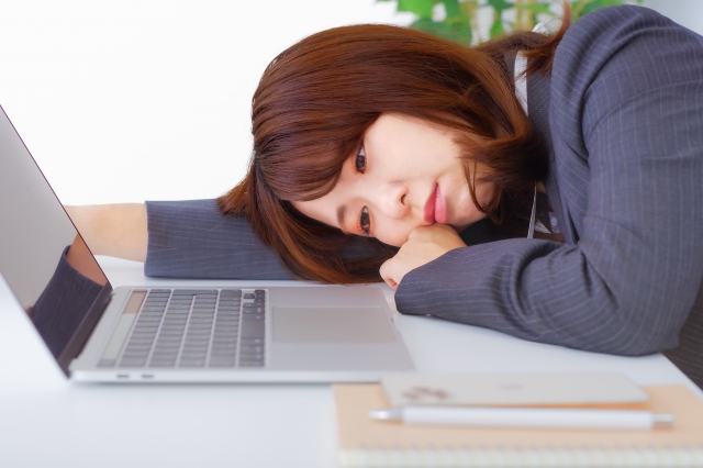 仕事の意味を感じなくて辛い女性