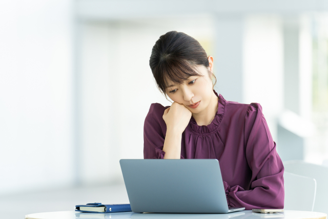 仕事で失敗した女性